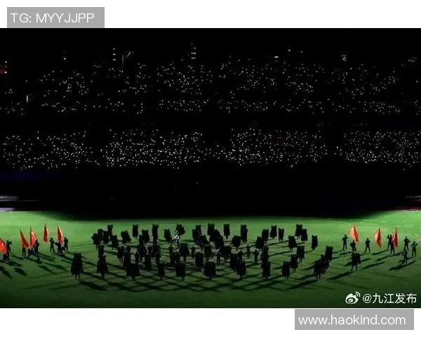 《足球明星齐声合唱献唱激情之歌传递团队精神与梦想力量》 《足球明星齐声合唱献唱激情之歌传递团队精神与梦想力量》