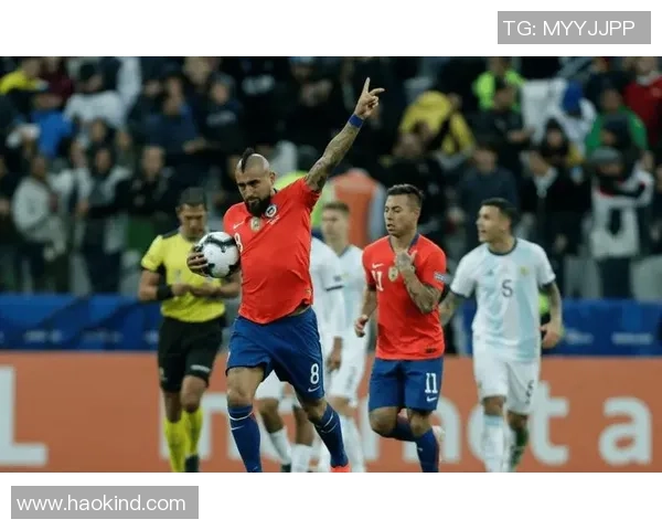 足球球星技巧与倒水动作对比分析揭示运动细节与精准控制的艺术 足球球星技巧与倒水动作对比分析揭示运动细节与精准控制的艺术