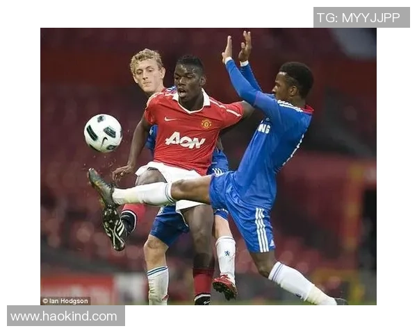 足球巨星崛起之路 从贫民窟到绿茵场的辉煌成长历程